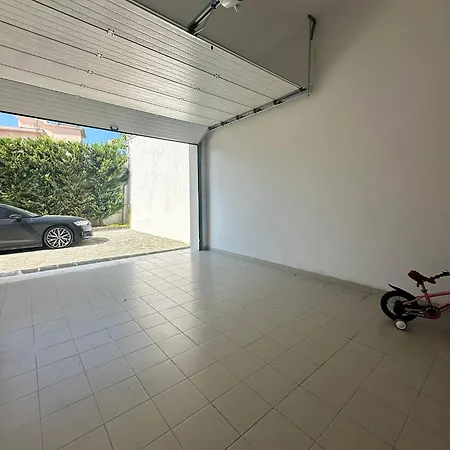 Mullaj * Durrës